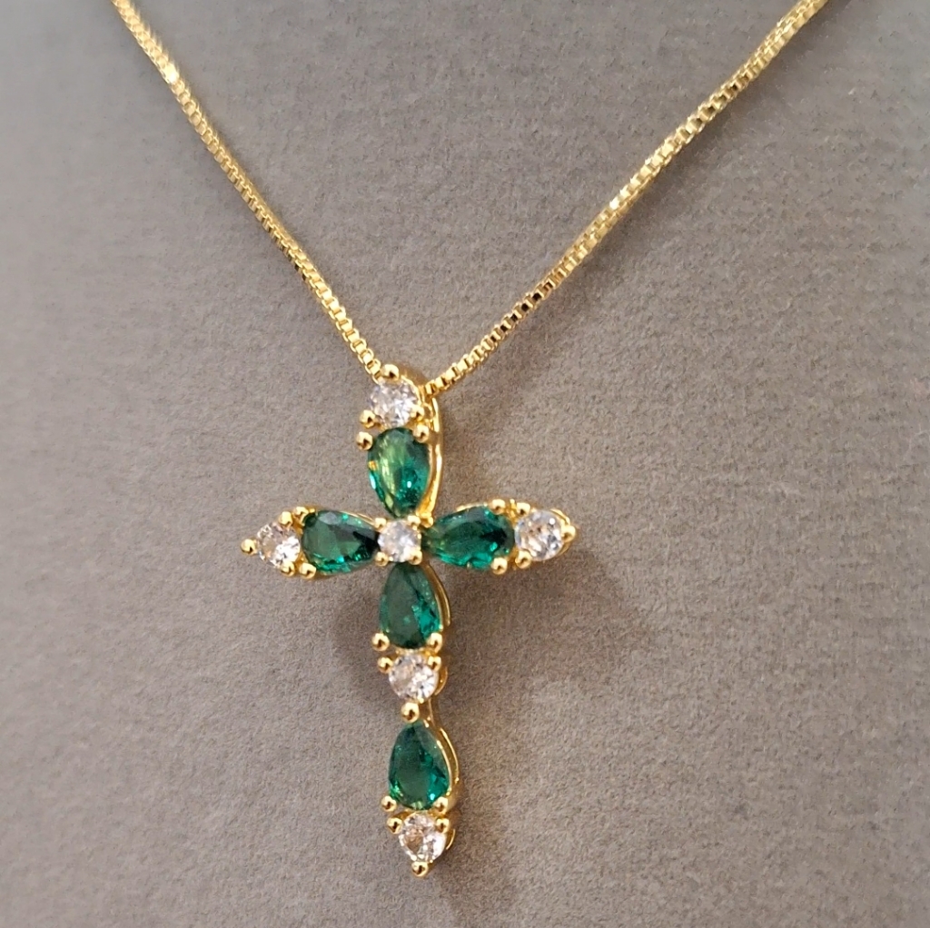 Emerald Pear Shape Round Diamonds Cross